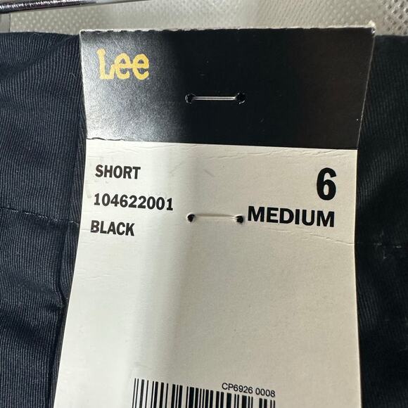 Lee Women’s Regular Fit 5” Inseam Size Medium Black Mid Rise US 6 - Picture 5 of 8